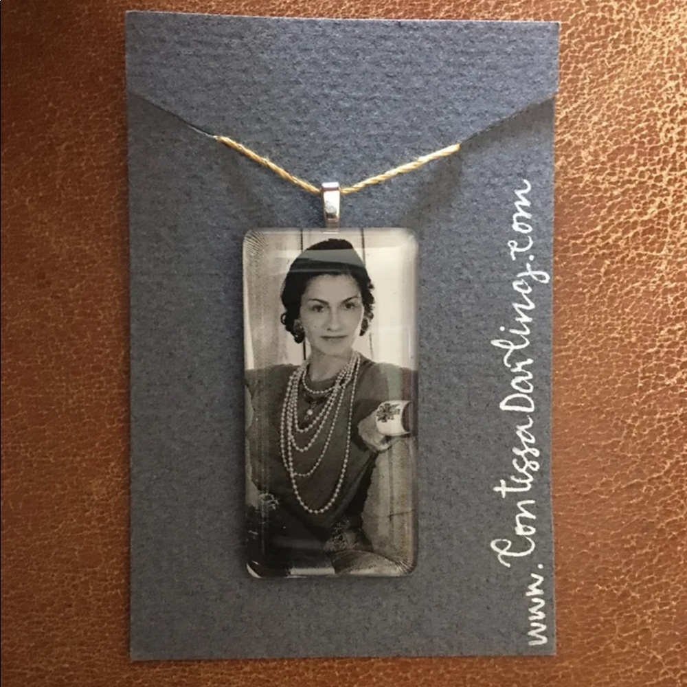 🎀 3 for $50 |  Coco Channel Pendant